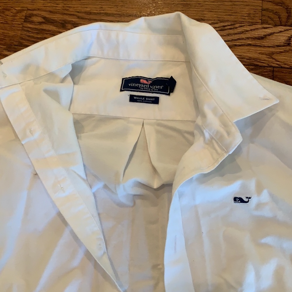 Vineyard vines white whale shirt